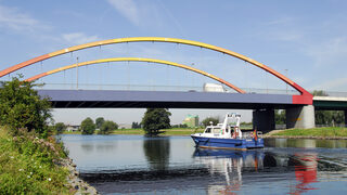 Aakerfährbrücker über der Ruhr