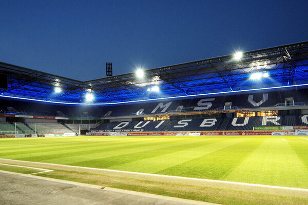Fußballarena Rasen Tribünen