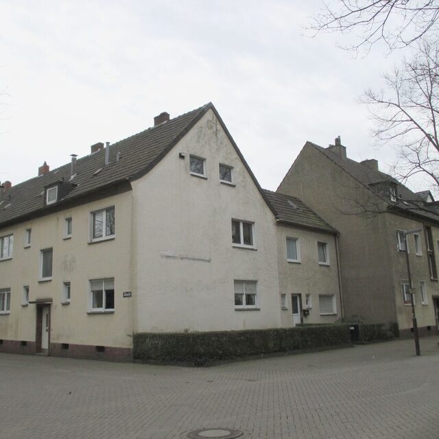 Bild von unrenovierter Fassade