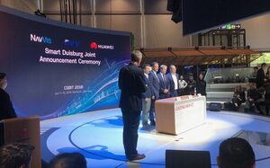 Die Redner der Pressekonfernz am Pult (vier Männer)