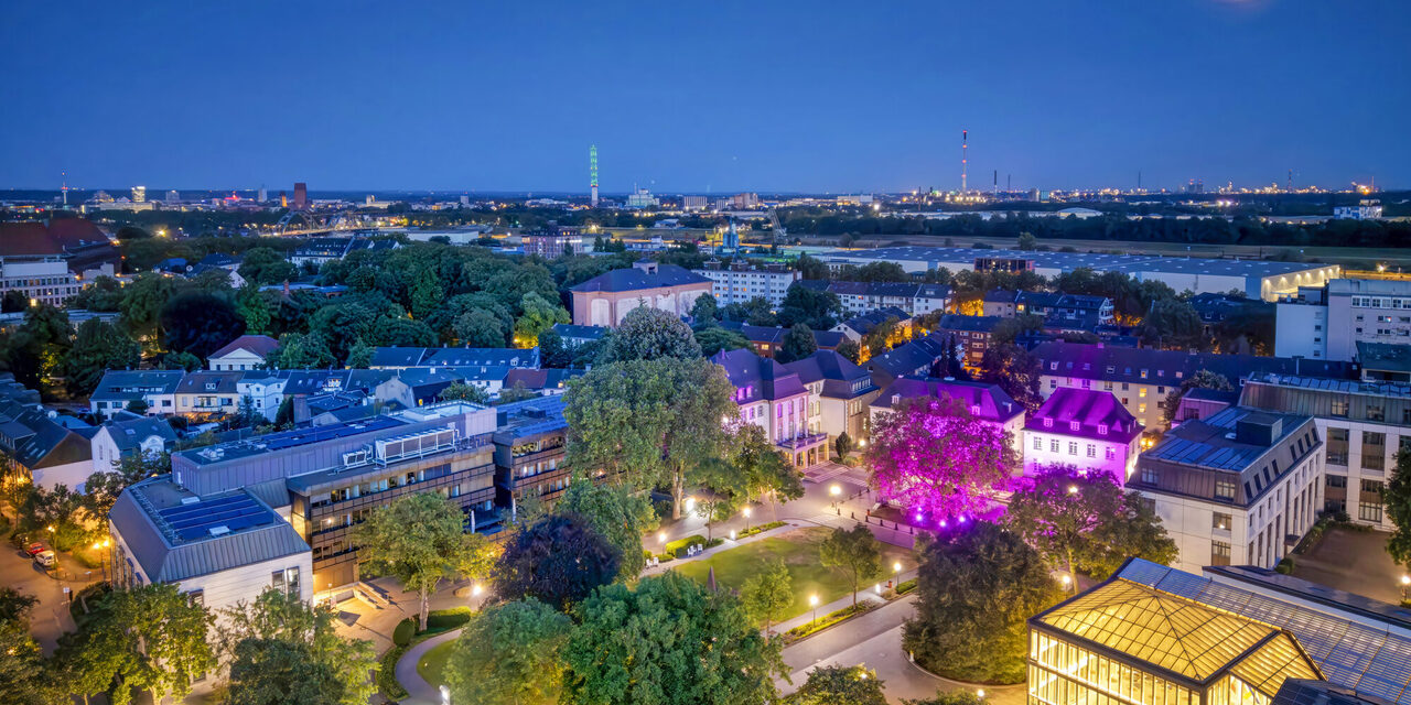 Ruhrort bei Nacht, schön beleuchtet