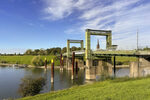 Die Hubbrücke in Duisburg Walsum