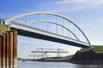 Brücke zum Duisburg Gateway Terminal (DGT)