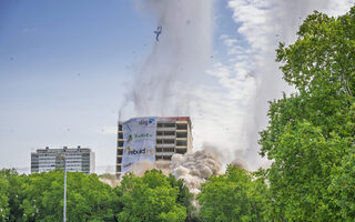 Sprengung des dritten Weißen Riesen erfolgreich