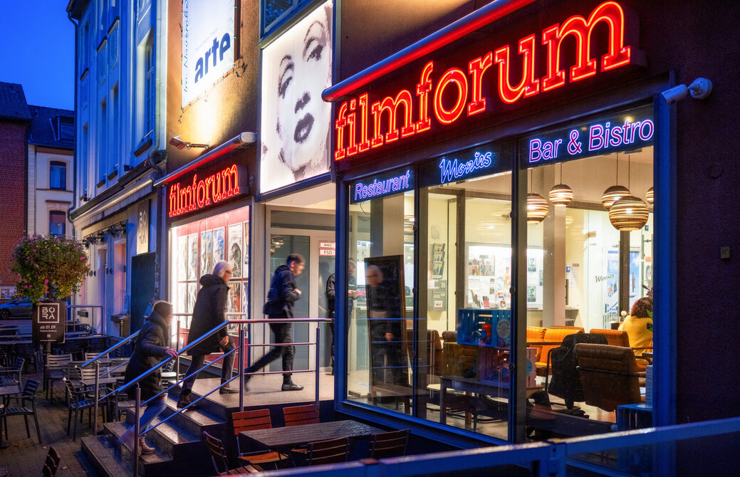 Das filmforum zieht auch heute noch viele Kulturinteressierte an den Dellplatz.