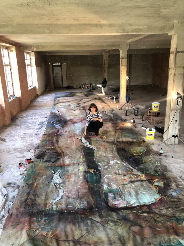 In Zeitz hat Lisa in ihrem Atelier viel Platz für ihre großformatigen Arbeiten.