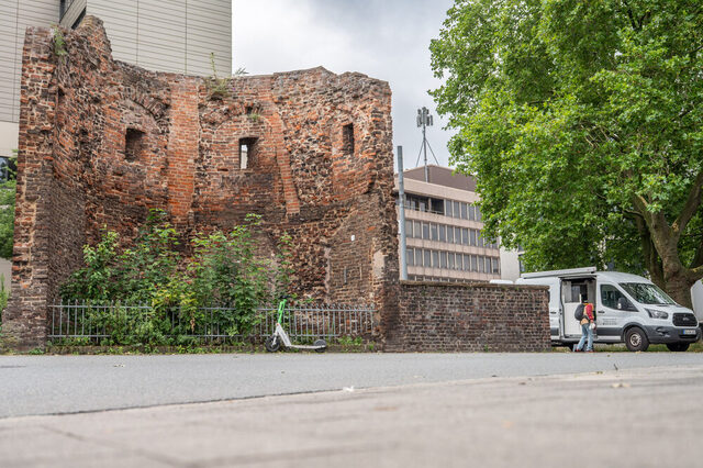 Der Schäferturm ist feste Station im Fahrplan des Versorgungsbusses.