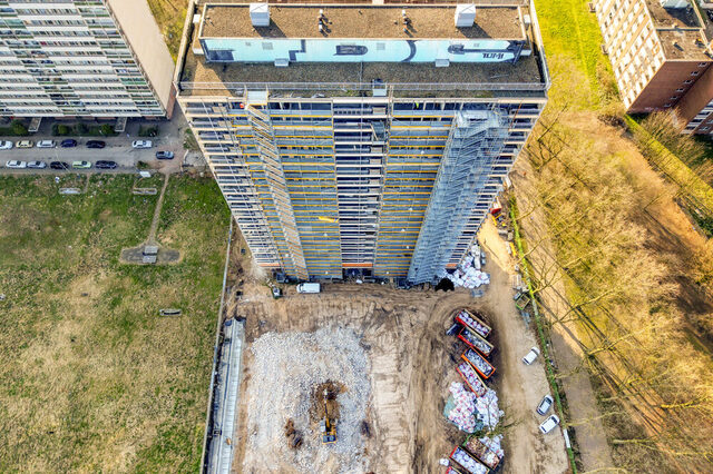 Der "kleine" Weiße Riese hatte einst 160 Wohnungen. Seit Juli 2020 steht er leer.