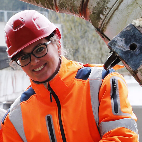 Sprengung eines Industrieschornsteins in Kleinschmalkalden