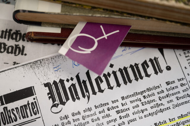 Historischer Zeitungsausschnitt zum Thema Frauenwahlrecht