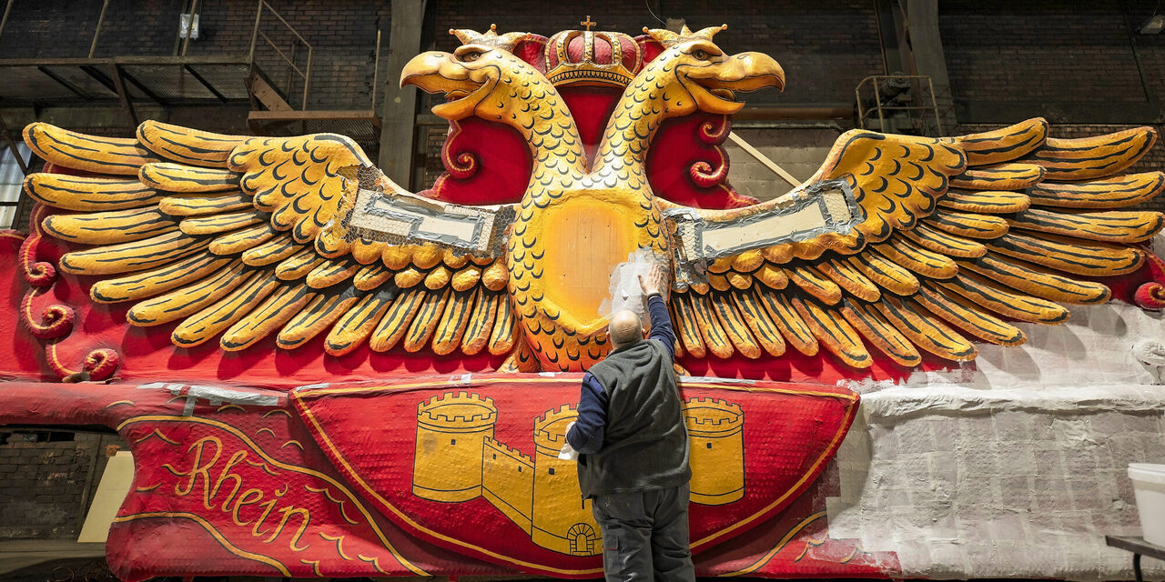 Uwe Ceglecki bringt frische Farbe auf den Prinzenwagen