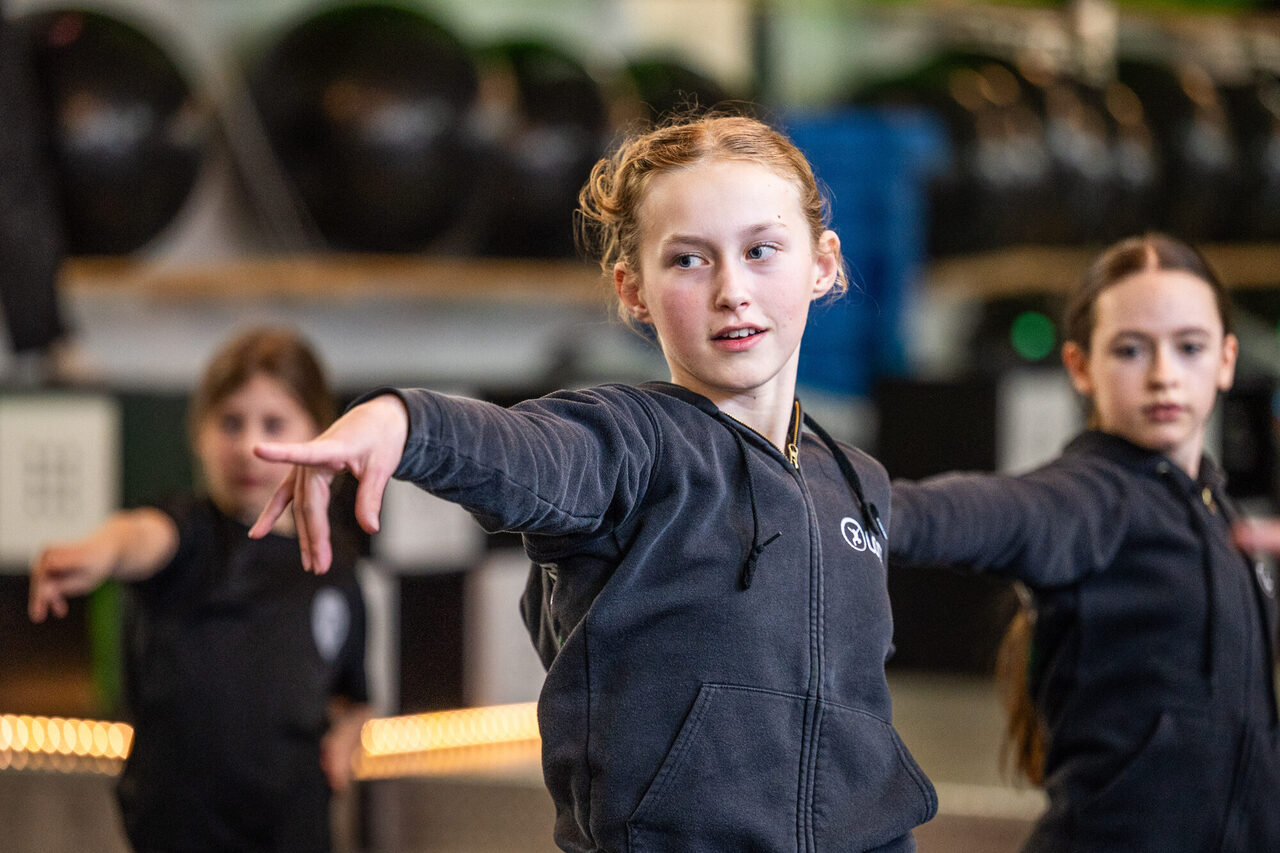 Die elfjährige Lotta (Mitte) tanzt bereits seit neun Jahren.