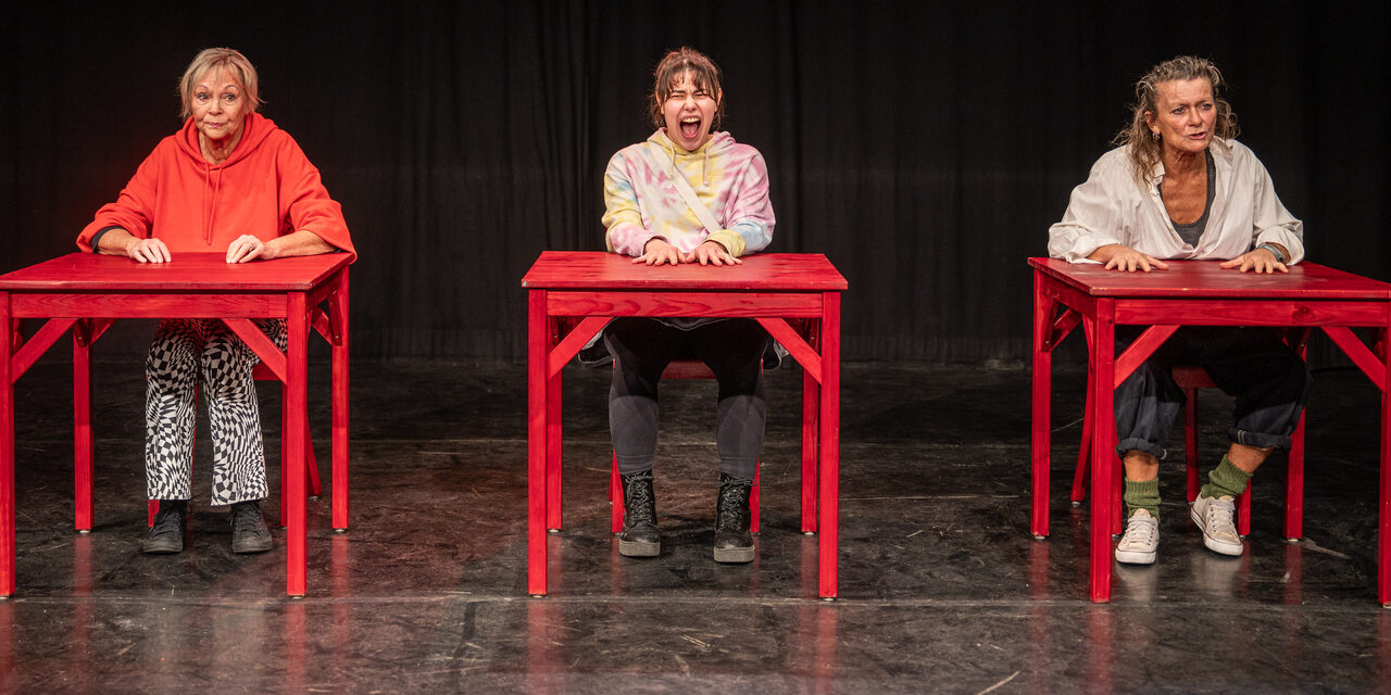 Kom'ma Theater