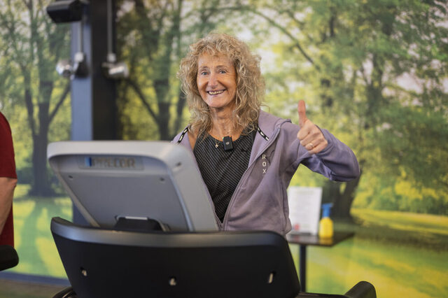 Bei Wettkämpfen werden die jeweiligen 1000-Meter-Läufe auf einem vorher abgesteckten Parcours absolviert. Im Training steigt Anette dafür aufs Laufband..