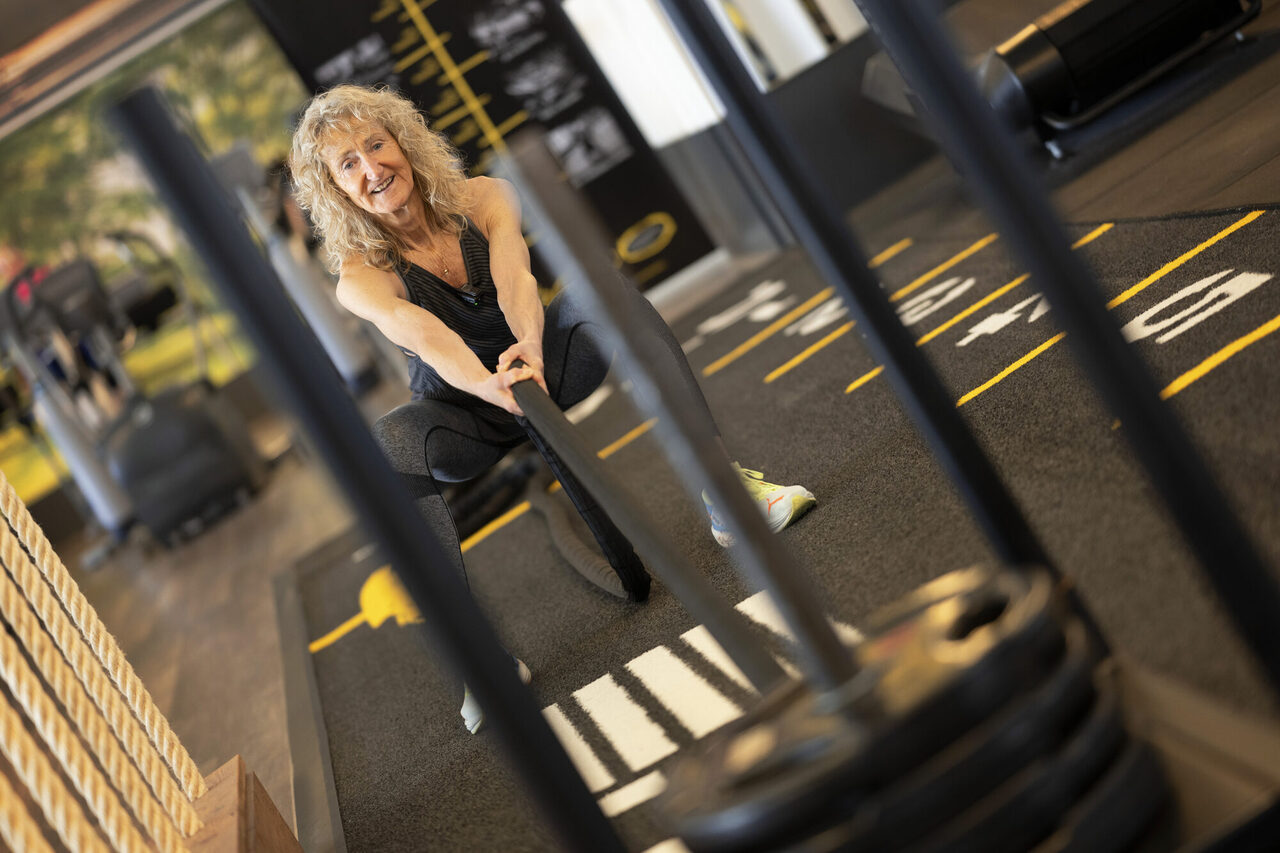 140 Kilo wiegt der "Schlitten", den Anette Meier-Ullmann 80 Meter weit ziehen und auch schieben muss.