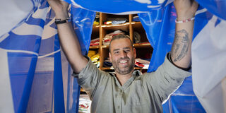 Darf in Marvin Baums Sortiment natürlich nicht fehlen - die Flagge des MSV Duisburg.