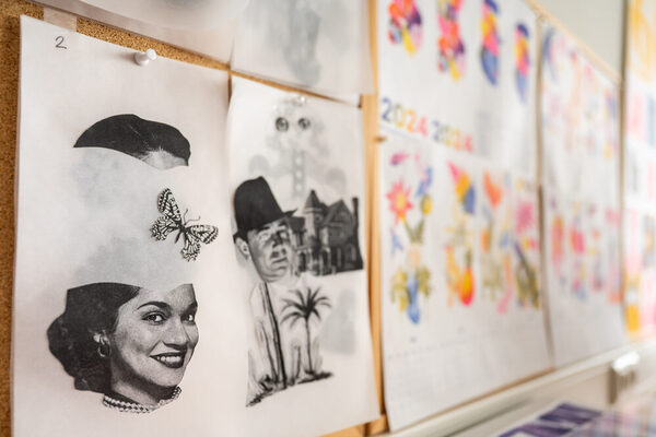 Der Risographie-Druck ist ein schablonenbasiertes Druckverfahren, das mit einer speziellen Maschine – dem Risographen – arbeitet und für seine leuchtenden Farben und leicht versetzten Druckbilder bekannt ist. Es ähnelt dem Siebdruck, nutzt jedoch ein digitales Verfahren und eignet sich besonders gut für mittelgroße Auflagen von Illustrationen, Zines oder Postern.