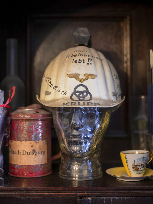 Ein Krupp-Arbeiter trug diesen Helm während der Proteste 1987