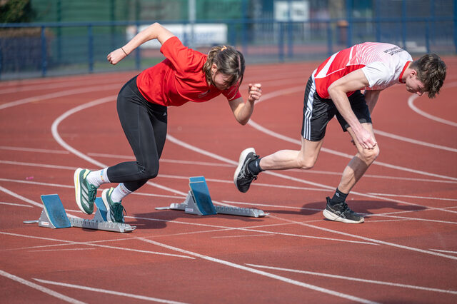 Sprinttraining zweier Duisburger Ausnahmeathleten: Nele Moos und Fabian Wüst.