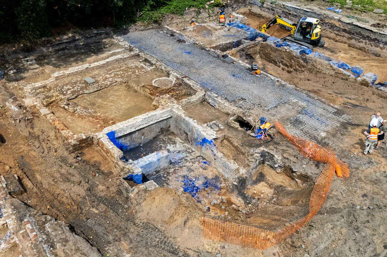 Aus der Luft wird die Dimension der Baustelle erst richtig erkennbar.