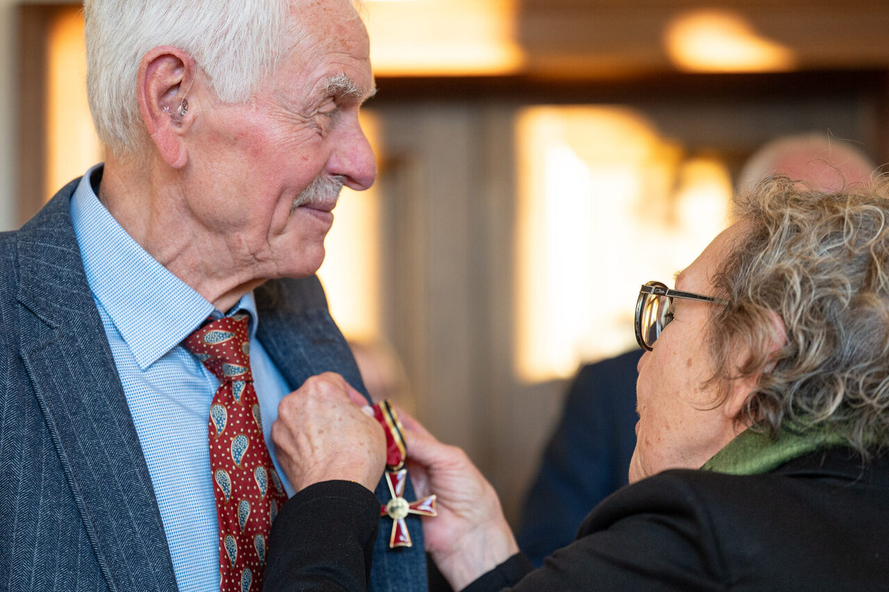 Eduard Schwabe bei der Verleihung des Bundesverdienstkreuzes