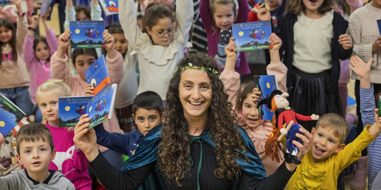 Hier fühlt sie sich wohl: Lale Öztürk inmitten von Kindern