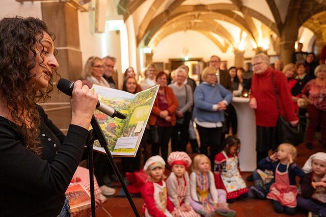 Im Dezember 2024 gab Lale Öztürk sogar eine kleine Vorlesestunde im Rathausfoyer