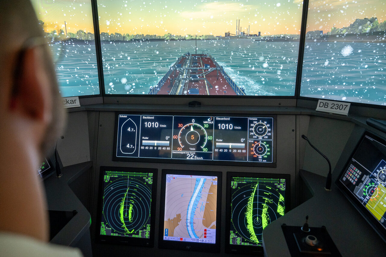 Flachwasserfahrsimulator SANDRA II im Schiffer-Berufskolleg Rhein