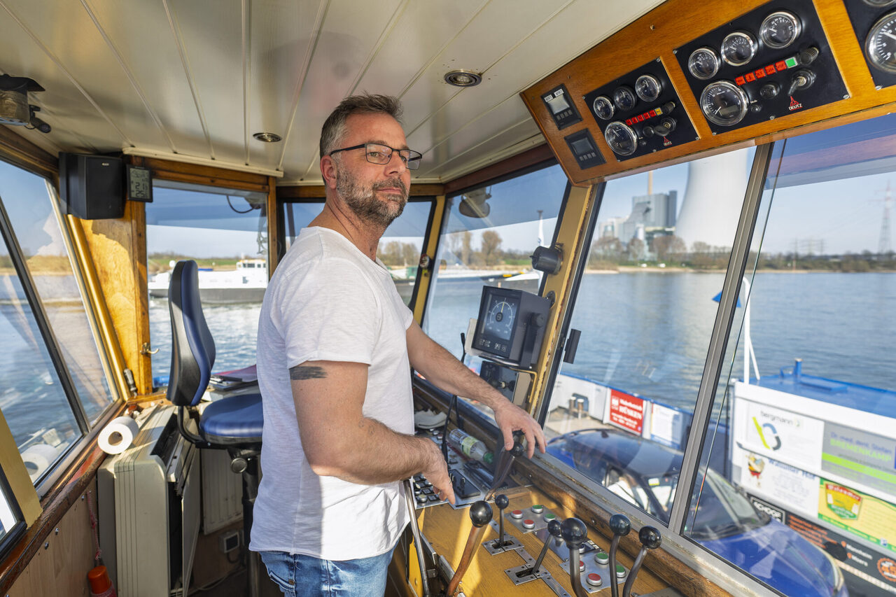 Roger Grap steuert seit 15 Jahren das beliebte Transportmittel über den Rhein.
