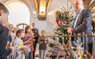 Tannenbaum im Rathausfoyer