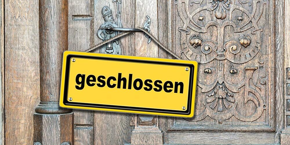 geschlossene Rathaustür