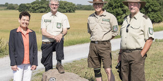 von links: Doris Wagner (Leiterin Umweltamt), Kersten Blaschczok (Fachbereichsleiter Landwirtschaft und Forstbetrieb von RVR Ruhr Grün), Ranger Dirk Bruszies und Ulrich Gräfer