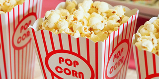 Eine Schachtel voll Popcorn