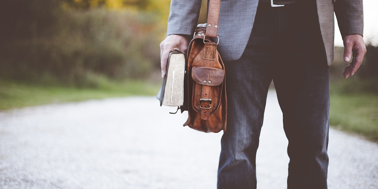 Mann mit Aktentasche