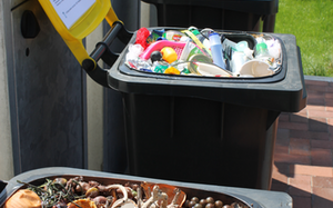 Mehrere Mülltonnen