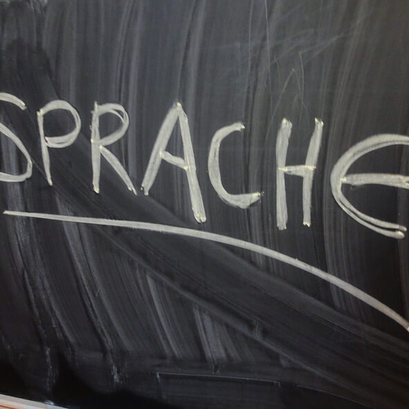 Tafel mit der Aufschrift Sprache