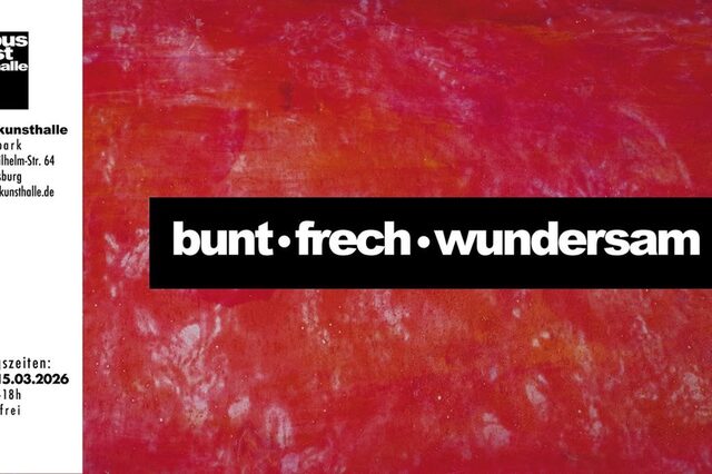 Titel der Ausstellung auf rotem Grund