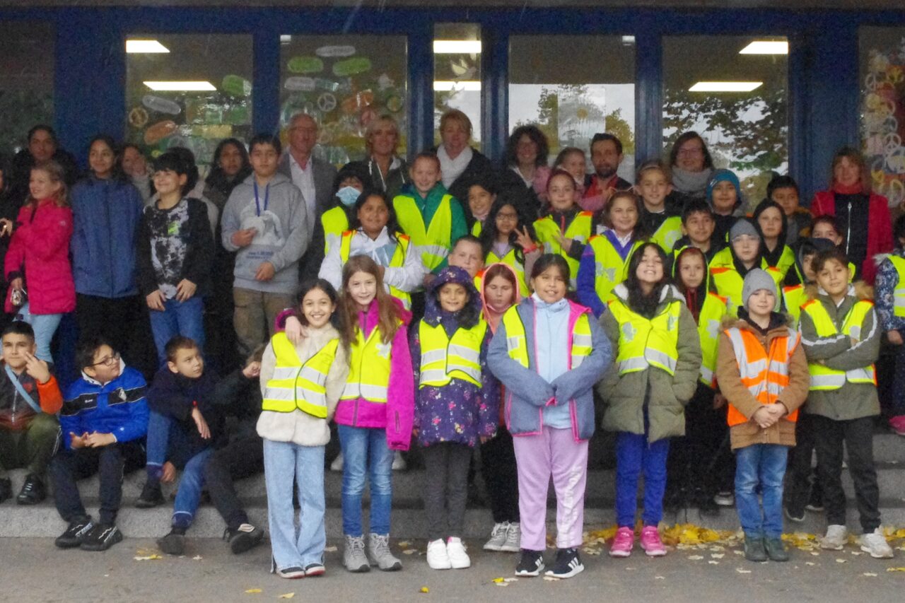 Personengruppe mit Warnwesten