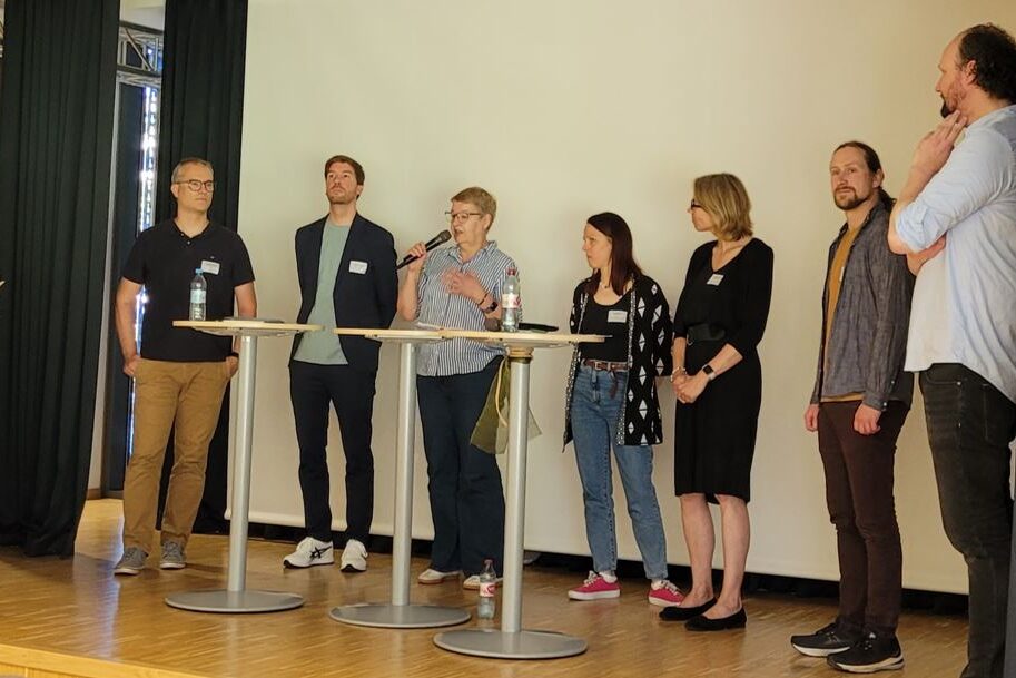 Die Teilnehmenden der Podiumsdiskussion