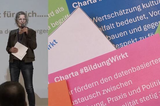 Kärtchen übereinander und Frau Neumann und Frau Dammmüller auf der Bühne