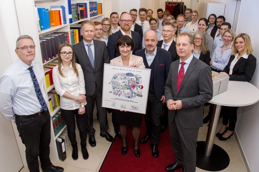 Auszeichnung als Familienfreundliches Unternehmen an Evertz Goßrau Heidberg Steuerberatungsgesellschaft PartGmbB in Duisburg Ruhrort