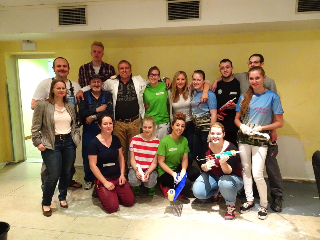 Die Gruppe der ehrenamtlichen Helferinnen und Helfer.