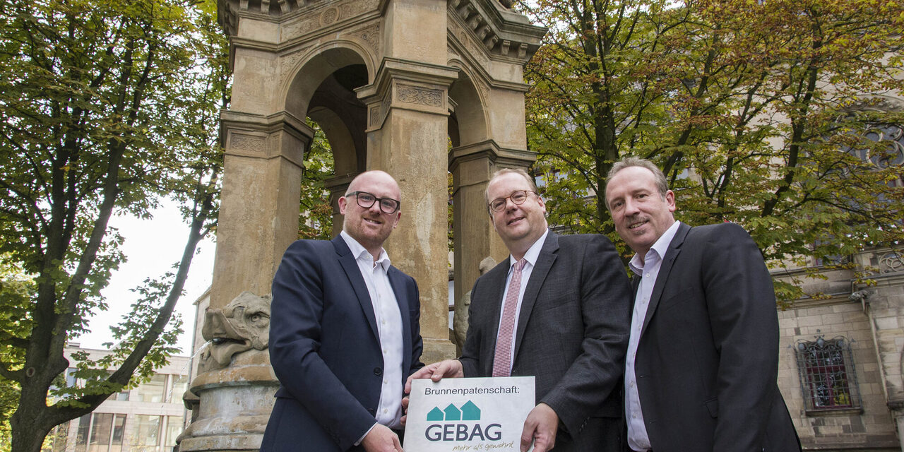 Oberbürgermeister Sören Link, GEBAG-Geschäftsführer Bernd Wortmeyer, Dezernent für Stadtentwicklung und Umwelt Carsten Tum vor dem Mercator-Brunnen