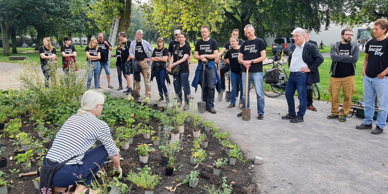 Mitarbeiterinnen und Mitarbeiter von Shimadzu und Kants Garten
