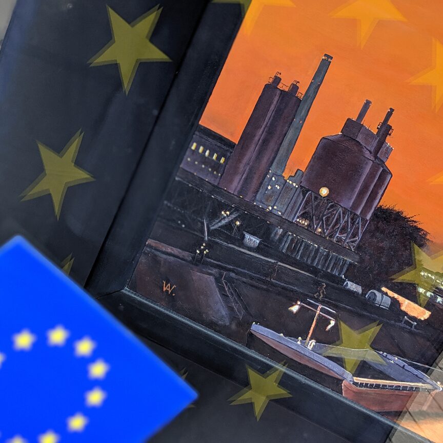 Industrielandschaft mit verschwommener EU Fahne