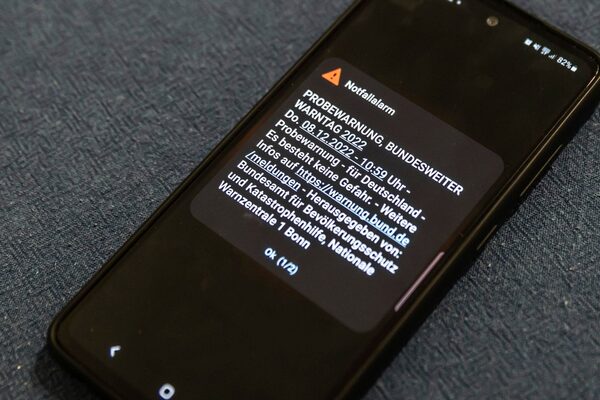Screenshot einer Cell Broadcast Meldung