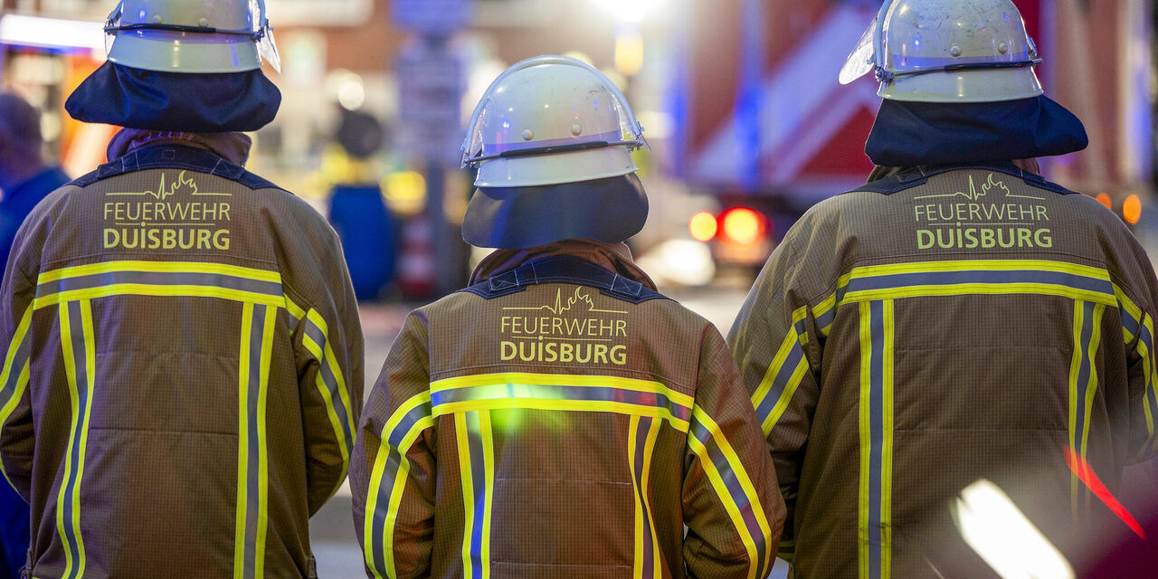 Großbrand auf dem Werksgelände der Firma Grillo in Duisburg-Marxloh