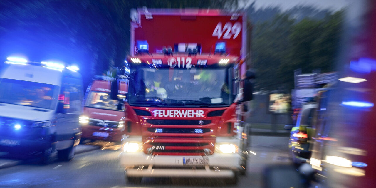 Großbrand auf dem Werksgelände der Firma Grillo in Duisburg-Marxloh