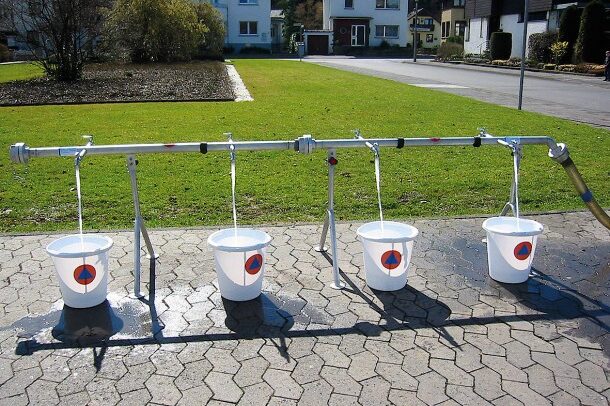Trinkwassernotbrunnen im Betrieb bei einer Übung