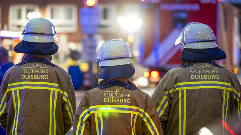 Großbrand auf dem Werksgelände der Firma Grillo in Duisburg-Marxloh